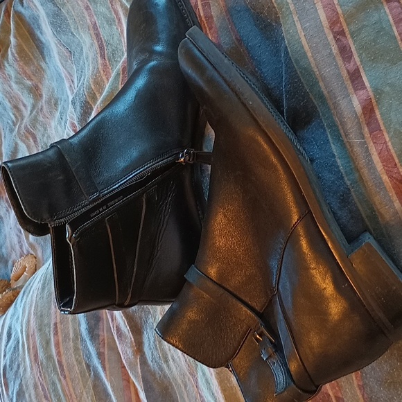 Ecco Chelsea Boots - Picture 2 of 6
